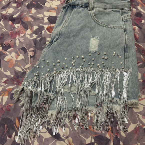 Light denim pearly silver chain shorts - Picture 4 of 5